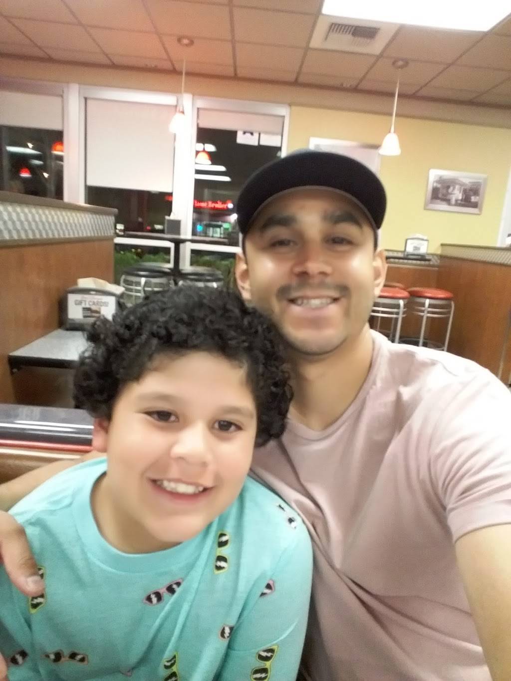 Carls Jr. | restaurant | 6221 Pats Ranch Road, Mira Loma, CA 91752, USA | 9517390916 OR +1 951-739-0916