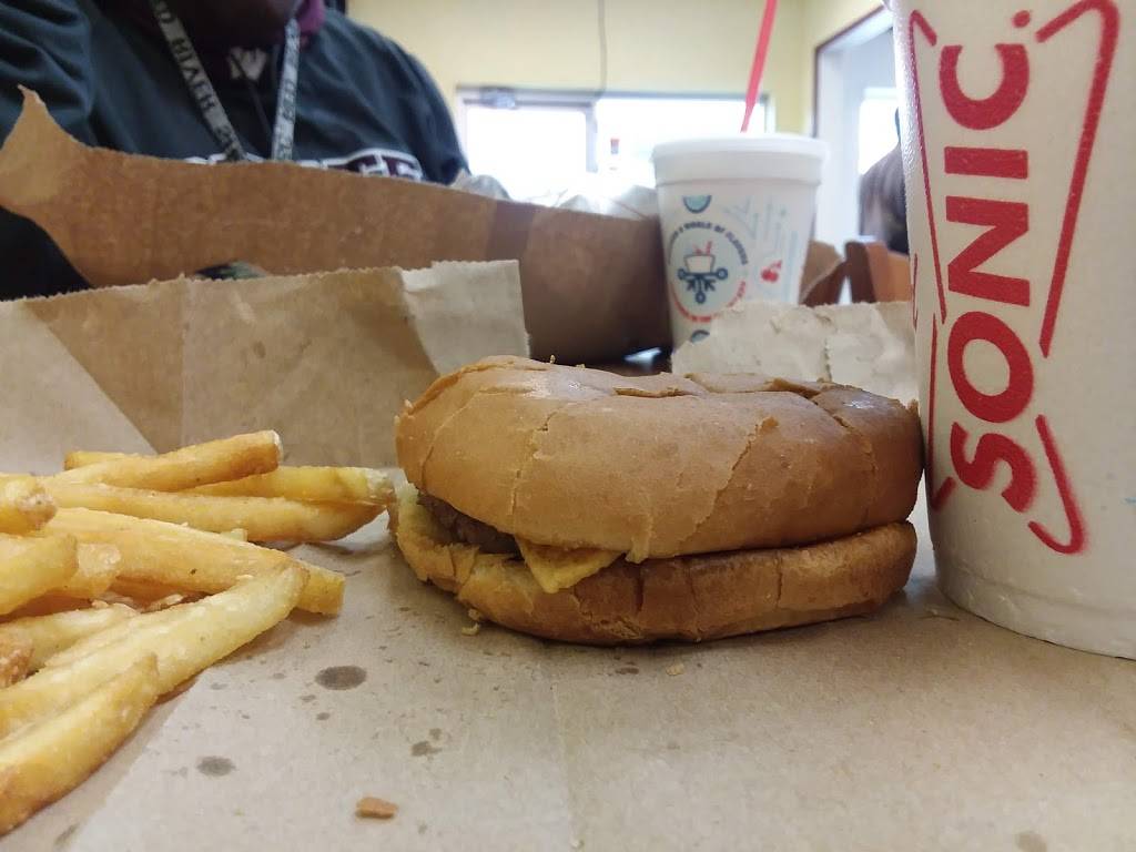 Sonic Drive-In | restaurant | 1920 S Beltline Rd, Dallas, TX 75253, USA | 9722867840 OR +1 972-286-7840