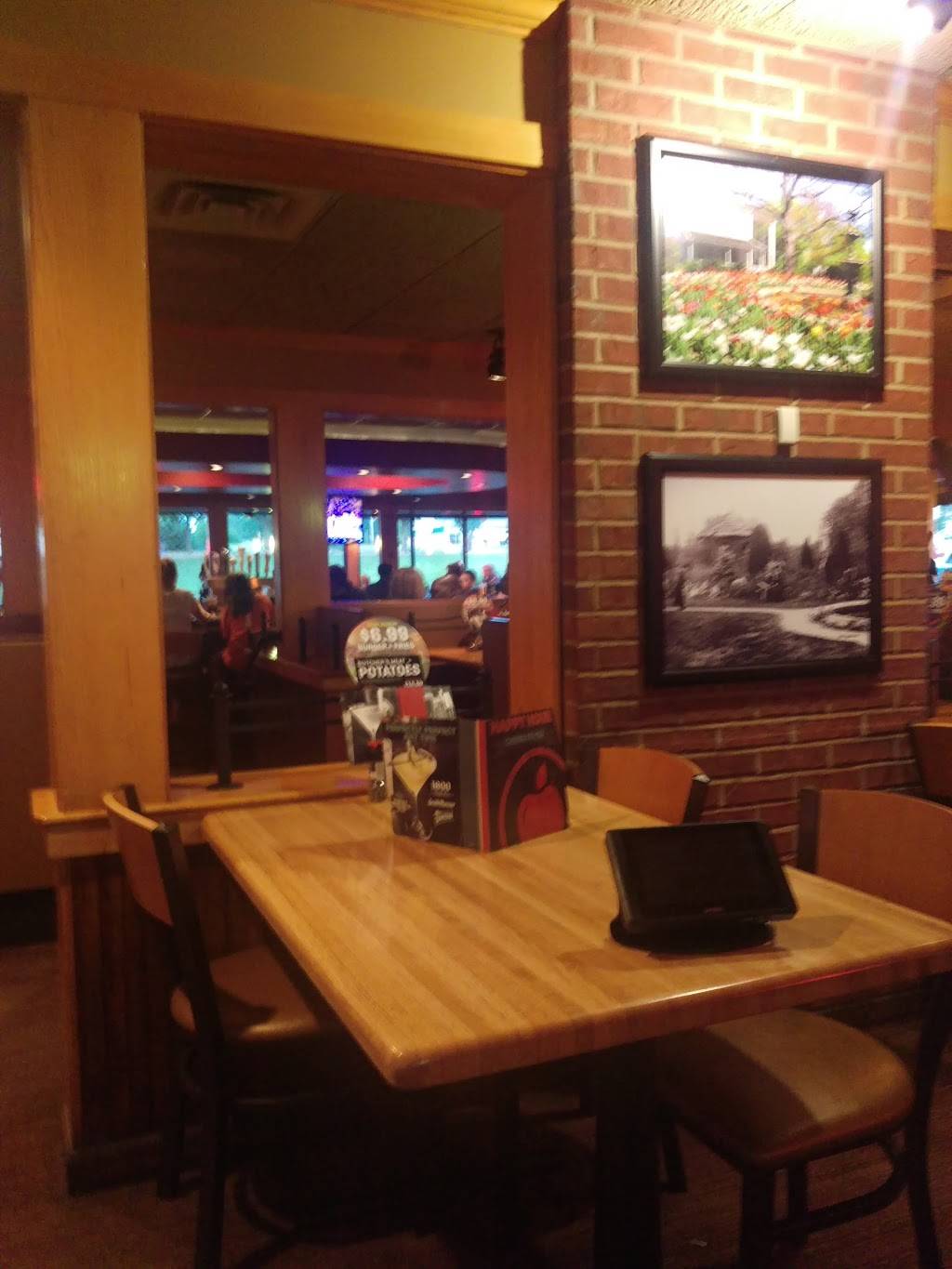 Applebees Grill + Bar | restaurant | 5928 SW 17th St, Topeka, KS 66604, USA | 7852723664 OR +1 785-272-3664