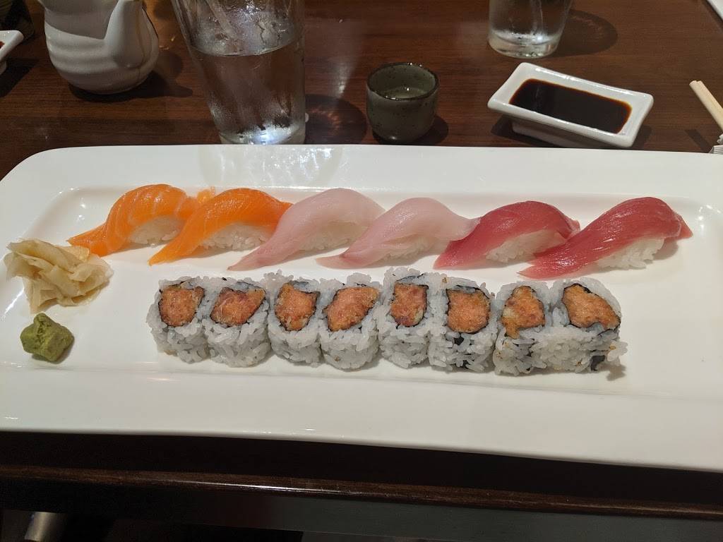 Kumo Sushi | restaurant | 2338 Woodland Crossing Dr, Herndon, VA 20171, USA | 5712996887 OR +1 571-299-6887