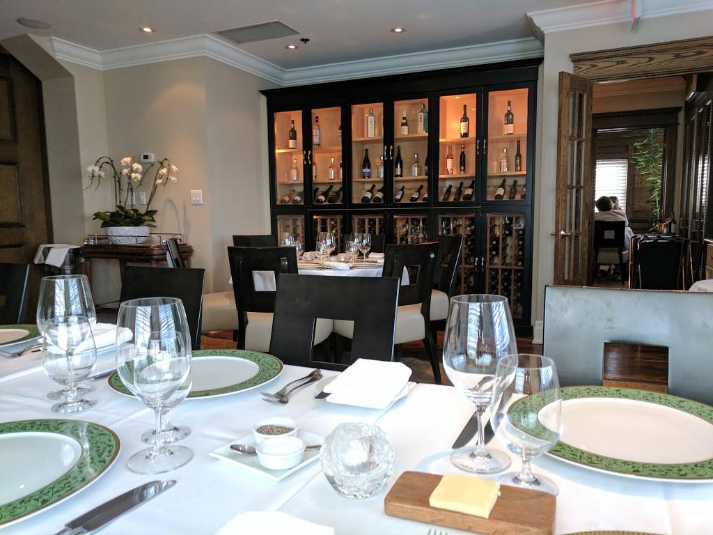 The Carriage House Restaurant | restaurant | 2101 Old Lakeshore Rd, Burlington, ON L7R 1A4, Canada | 9056347723 OR +1 905-634-7723