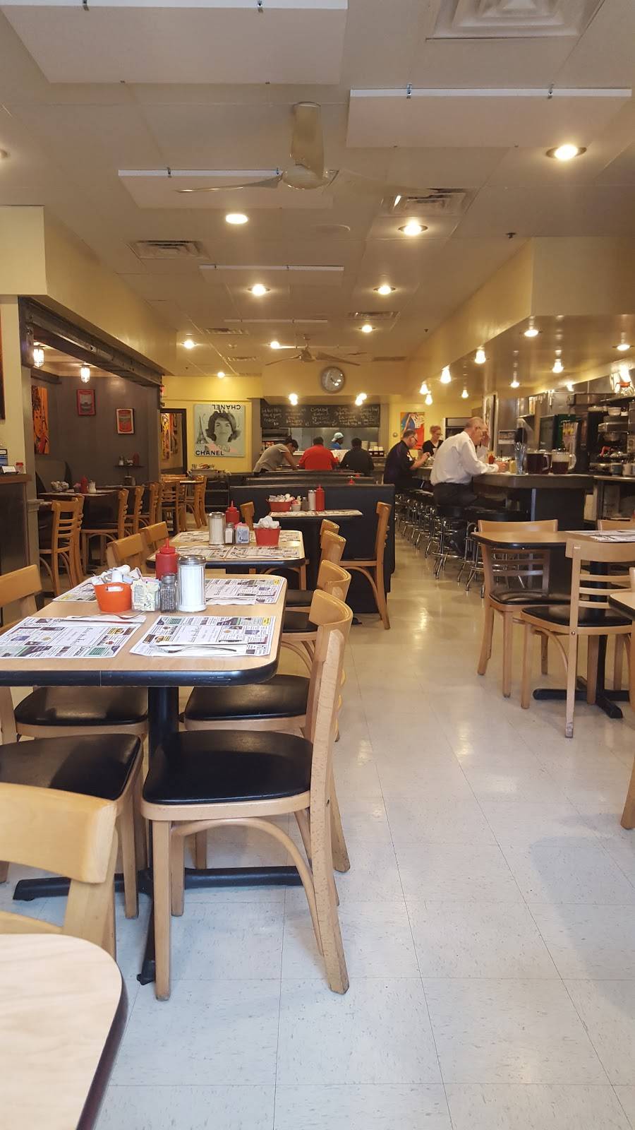 Market Street Grill | restaurant | 6 Market St, West Chester, PA 19382, USA | 6104295328 OR +1 610-429-5328