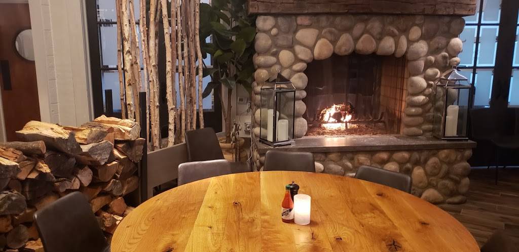 Lindeys Lake House Flats | restaurant | 1146 Old River Rd, Cleveland, OH 44113, USA | 2167270158 OR +1 216-727-0158