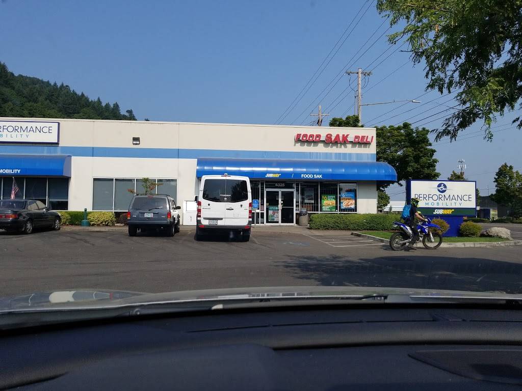 Subway | meal takeaway | 4325 NW Yeon Ave, Portland, OR 97210, USA | 5032952440 OR +1 503-295-2440