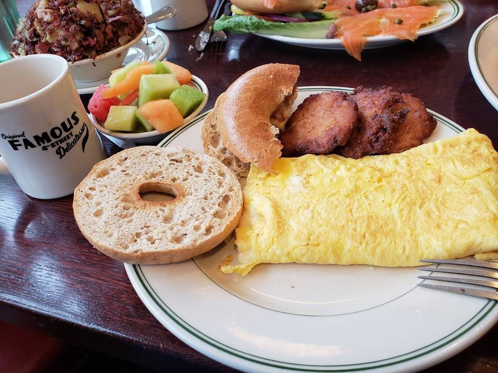Famous 4th Street Delicatessen | restaurant | 700 S 4th St, Philadelphia, PA 19147, USA | 2159223274 OR +1 215-922-3274