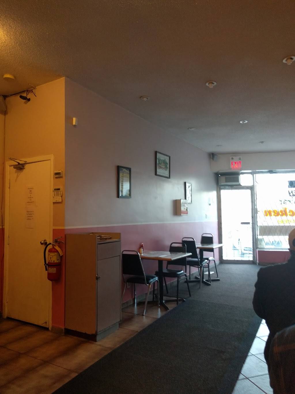 Snappers Paradise Restaurant | restaurant | 357 Albion Rd, Etobicoke, ON M9W 3P3, Canada | 4167404405 OR +1 416-740-4405