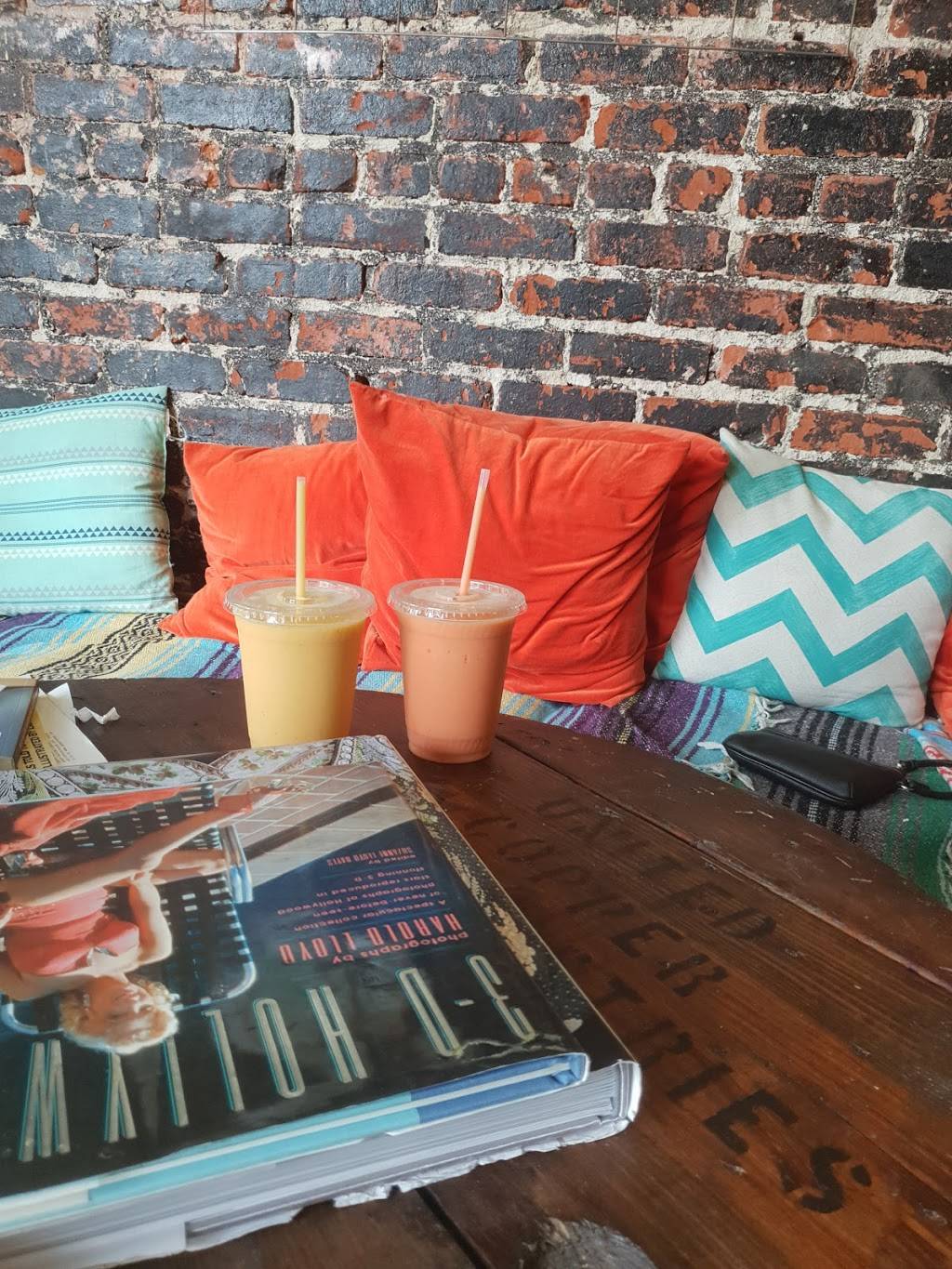 Glowing Juices / Vegan Market | restaurant | 1557 Echo Park Ave, Los Angeles, CA 90026, USA | 2135370680 OR +1 213-537-0680