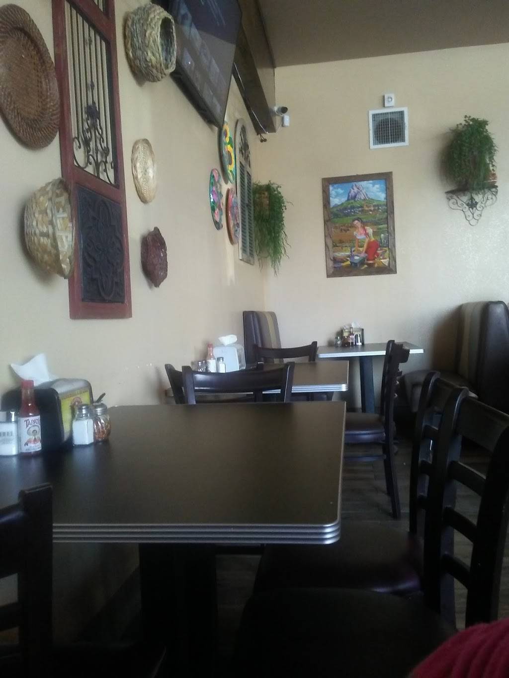 Grandmas Tamales Restaurante | restaurant | 100 Bernard St, Bakersfield, CA 93305, USA | 6614930229 OR +1 661-493-0229