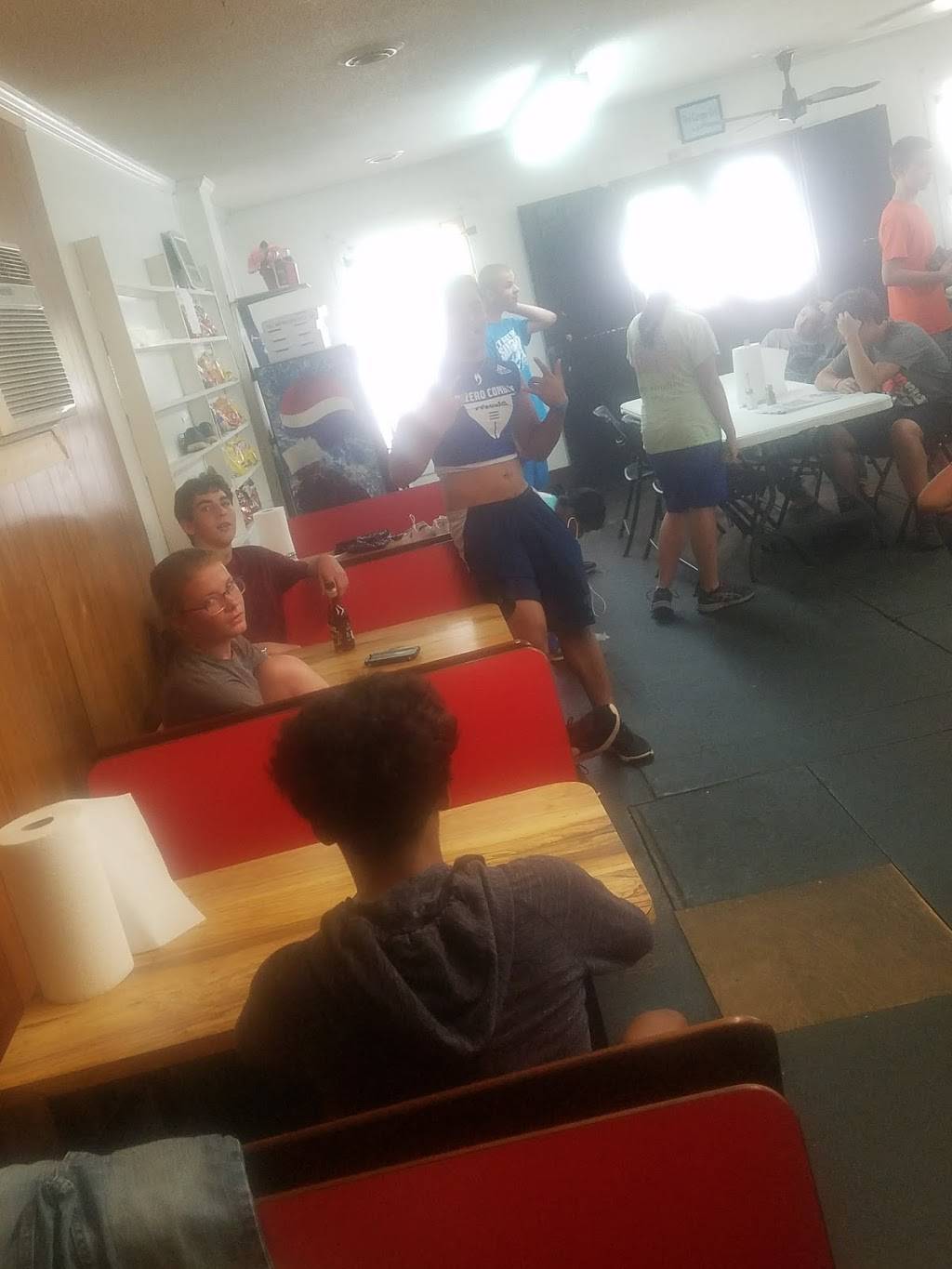 Corner Grill | restaurant | 679 US-15, Bishopville, SC 29010, USA | 8034845775 OR +1 803-484-5775