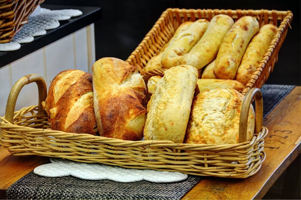 New England Pasta Company & Cafe | restaurant | 300 W Main St, Avon, CT 06001, USA | 8606789100 OR +1 860-678-9100