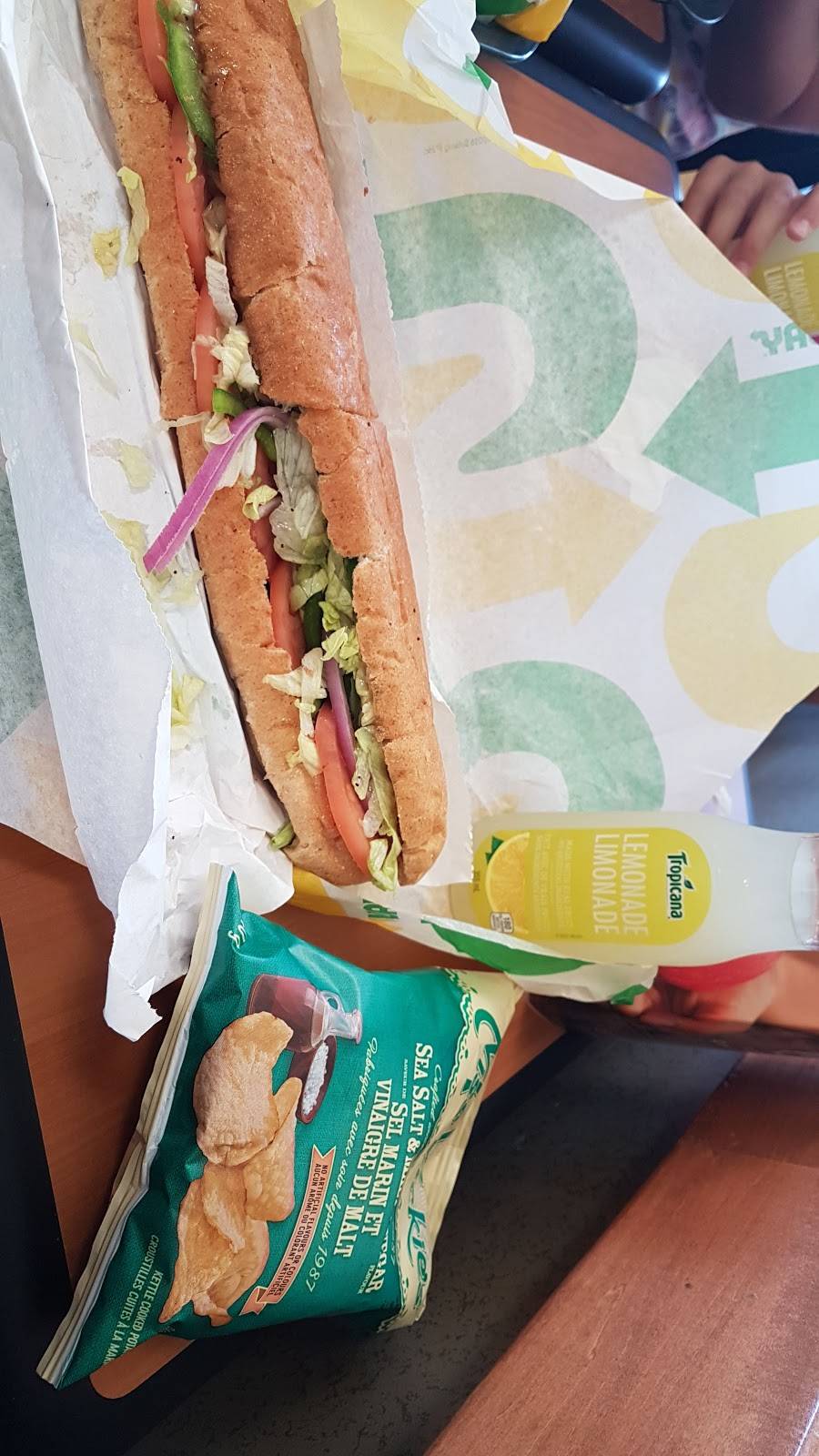 Subway | restaurant | Sharon Plaza, 19101 Leslie St #4, Sharon, ON L0G 1V0, Canada | 9054787999 OR +1 905-478-7999