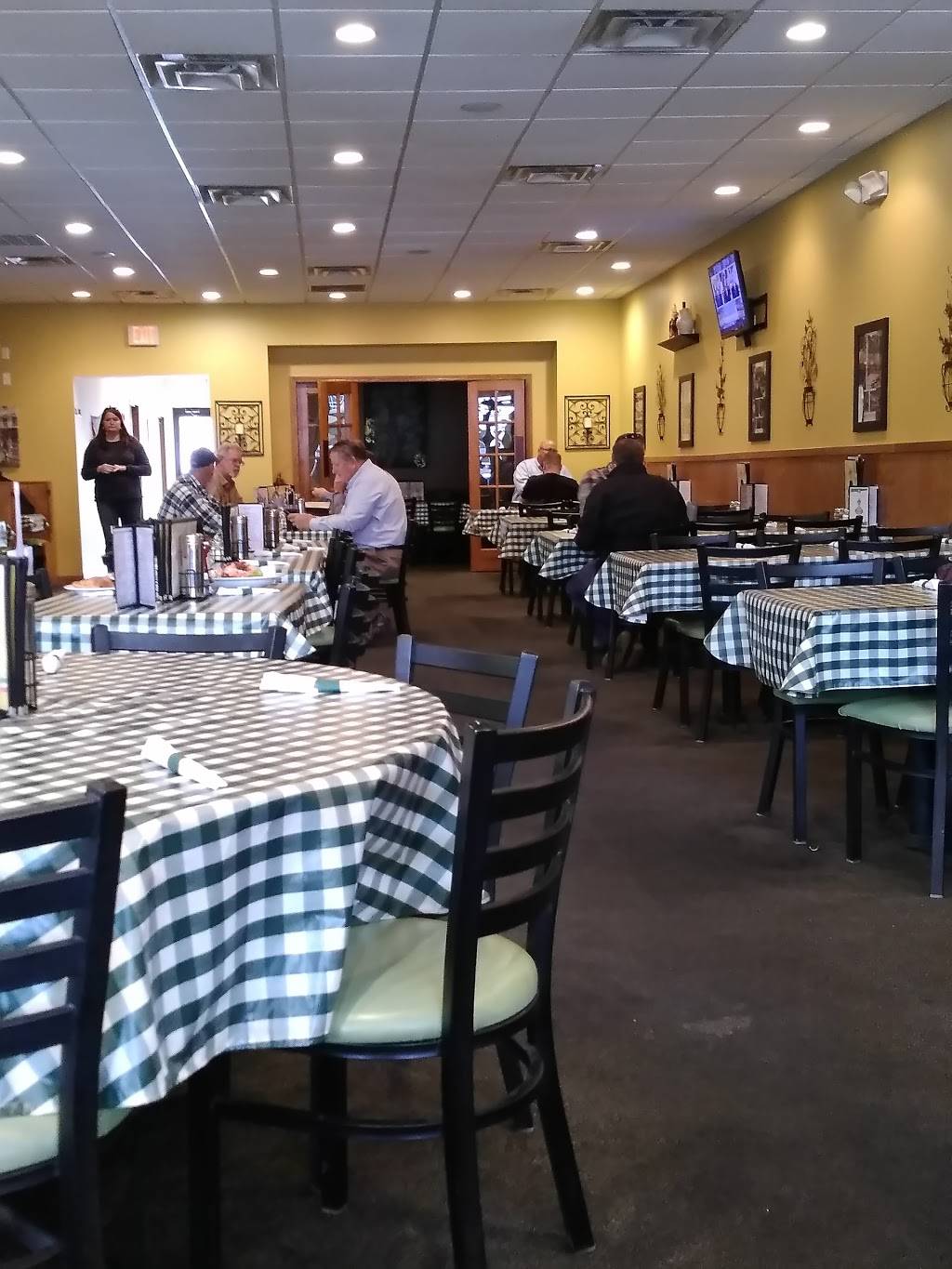 Vinny’s Italian Grill & Pizzeria | restaurant | 4018 Wards Rd, Lynchburg, VA 24502, USA | 4344554338 OR +1 434-455-4338