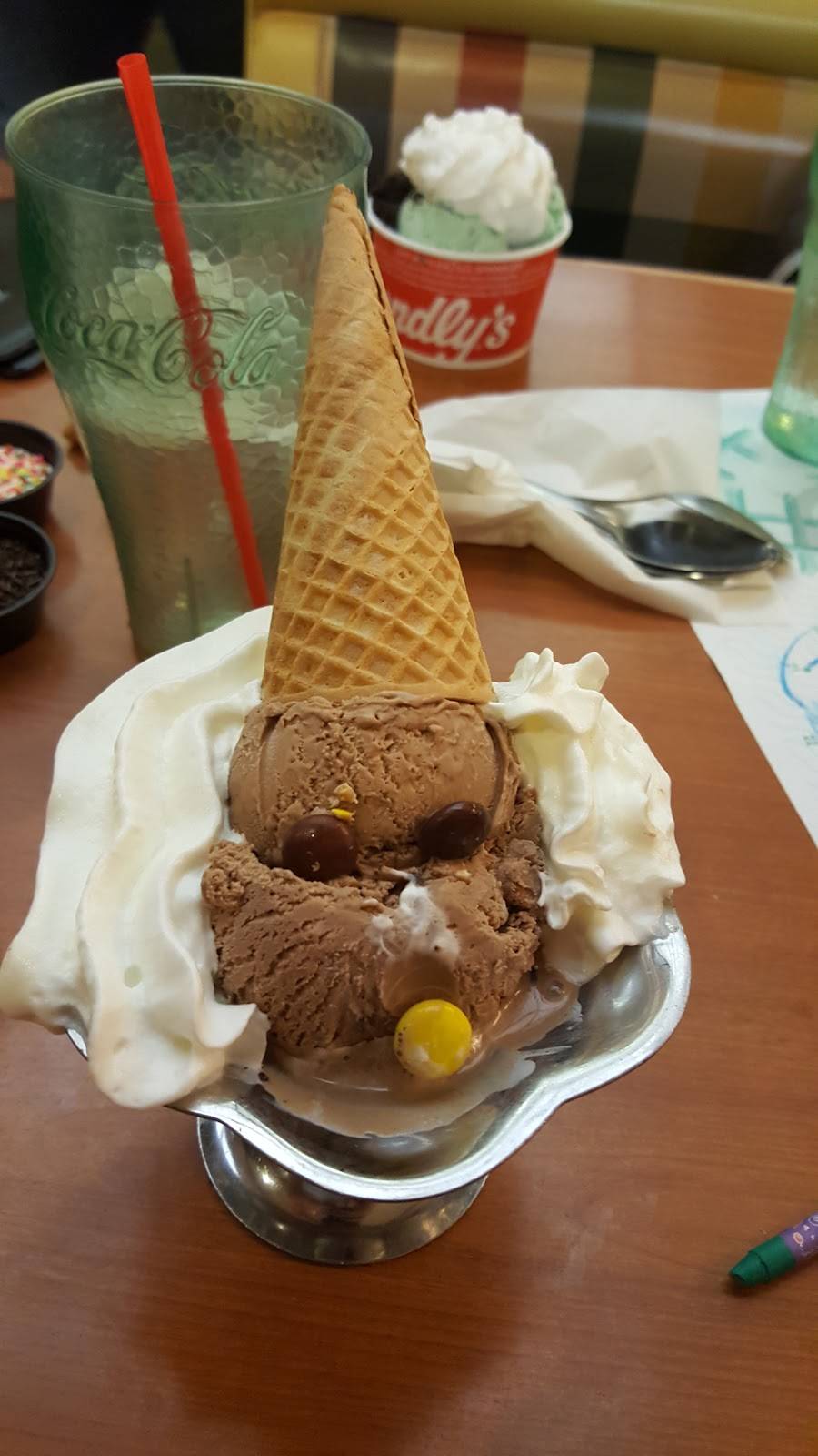 Friendlys | restaurant | 2220 Rte 112, Coram, NY 11727, USA | 6316963717 OR +1 631-696-3717