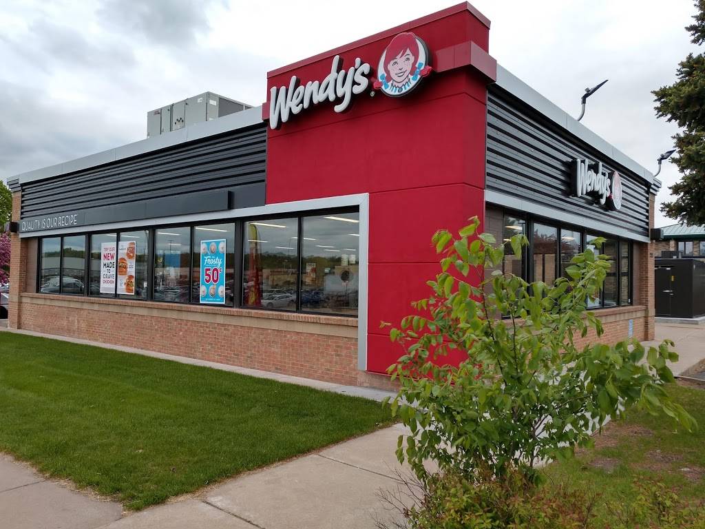 Wendys | restaurant | 2218 Crest View Dr, Hudson, WI 54016, USA | 7152204765 OR +1 715-220-4765