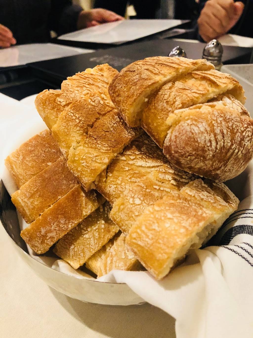 Bin 100 Restaurant | restaurant | 100 Lansdale Ave, Milford, CT 06460, USA | 2038821400 OR +1 203-882-1400