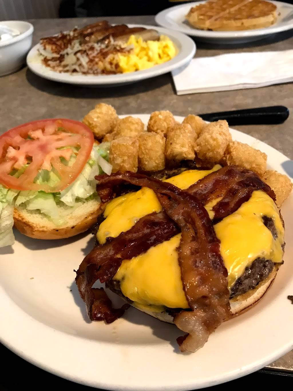 Fairport Family Restaurant | restaurant | 212 High St, Fairport Harbor, OH 44077, USA | 4403547474 OR +1 440-354-7474