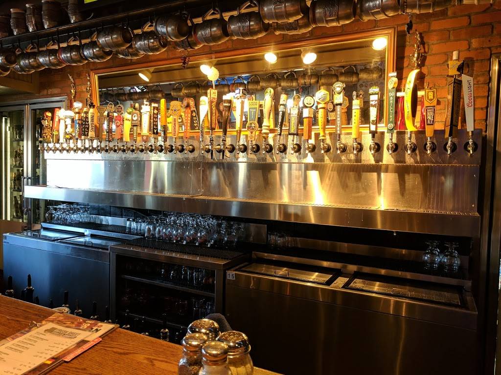 Old Chicago Pizza and Taproom | restaurant | 2100 Snelling Ave N Suite 64, Roseville, MN 55113, USA | 6516390303 OR +1 651-639-0303