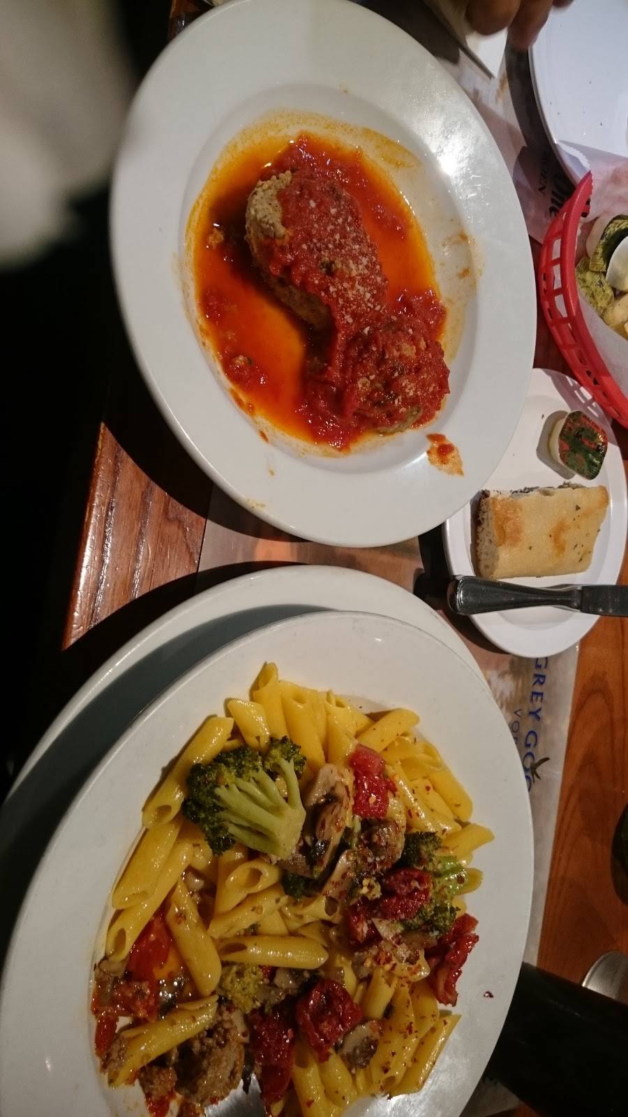 Amalfi | restaurant | 49 Old Shore Rd, Port Washington, NY 11050, USA | 5168834191 OR +1 516-883-4191