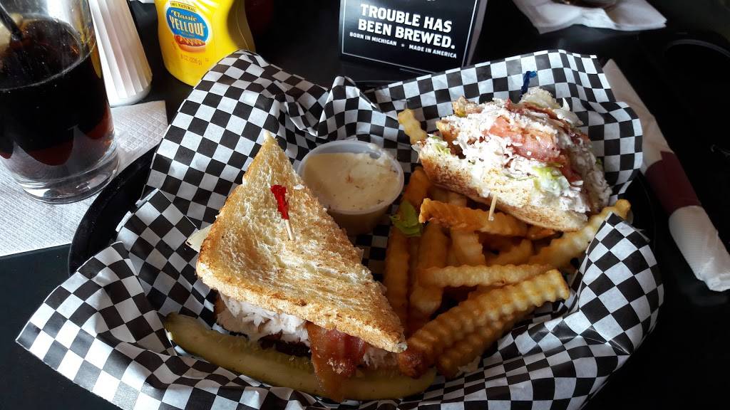 Lake Pointe Yacht Club Inc | restaurant | 37604 Ann Arbor Rd, Livonia, MI 48150, USA | 7345911868 OR +1 734-591-1868