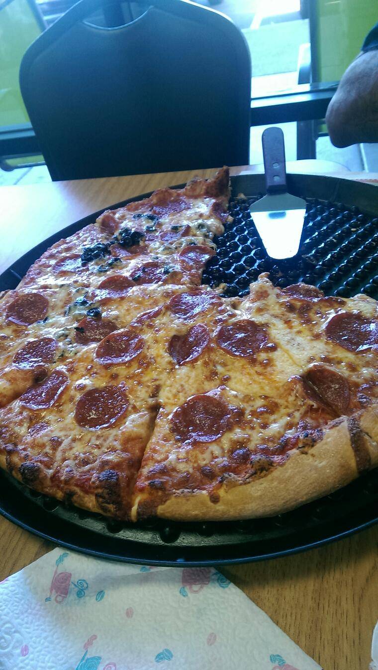 Rush Street Pizza | restaurant | 2925 East Riggs Road #7, Chandler, AZ 85249, USA | 4808837300 OR +1 480-883-7300