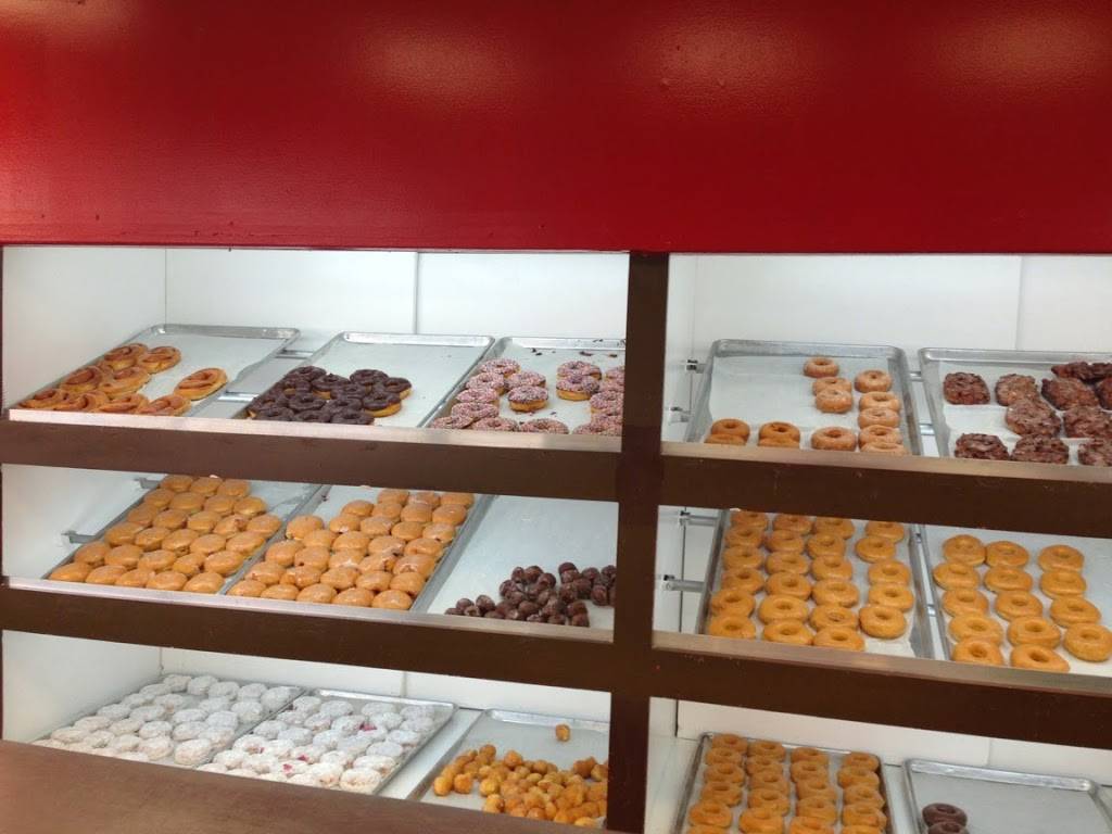 Joes Cafe & Donuts | bakery | 3616 N Causeway Blvd, Metairie, LA 70002, USA | 5043013400 OR +1 504-301-3400