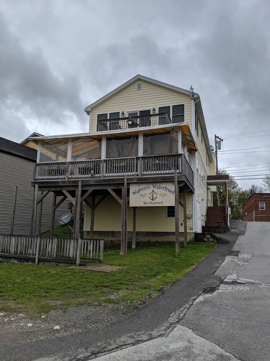 Warrens Waterfront Restaurant | restaurant | 96 Main St, Bucksport, ME 04416, USA | 2074691600 OR +1 207-469-1600