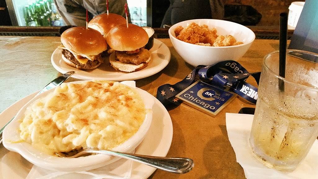 Woodhaven Bar & Kitchen | restaurant | 712 N Clark St, Chicago, IL 60654, USA | 3126249008 OR +1 312-624-9008