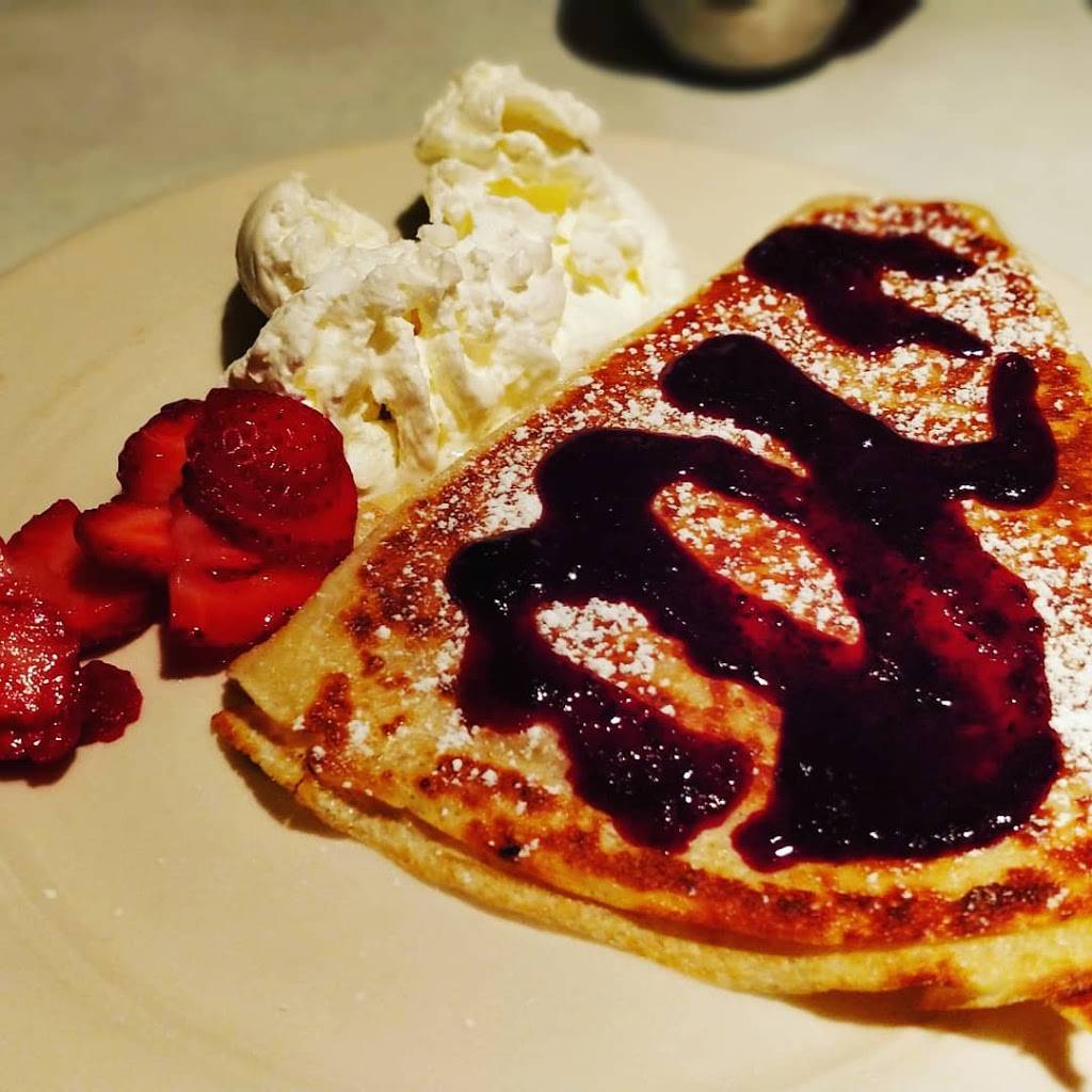 Le Petit Triangle Café | restaurant | 1881 Fulton Rd, Cleveland, OH 44113, USA | 2162811881 OR +1 216-281-1881