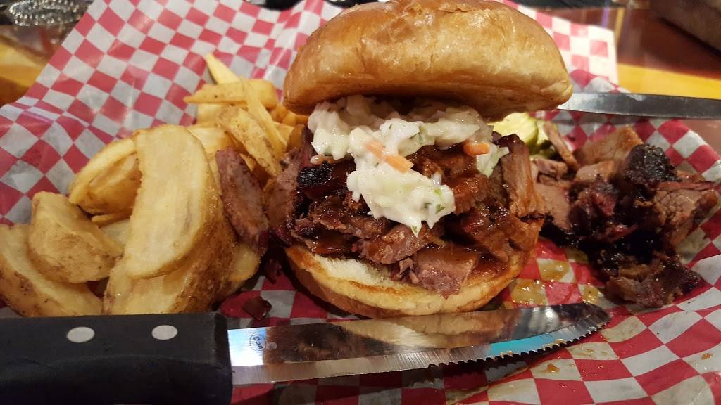 Famous Daves Bar-B-Que | restaurant | 208 Advantage Pl, Knoxville, TN 37922, USA | 8656949990 OR +1 865-694-9990