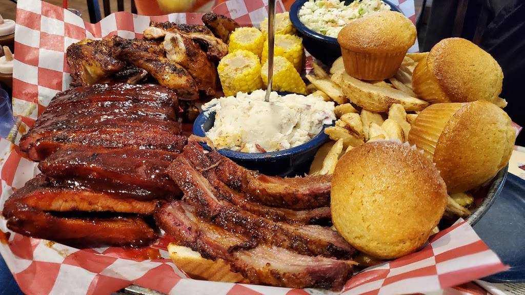 Famous Daves Bar-B-Que | restaurant | 31 Meadowview Dr, Lake Delton, WI 53940, USA | 6082548900 OR +1 608-254-8900