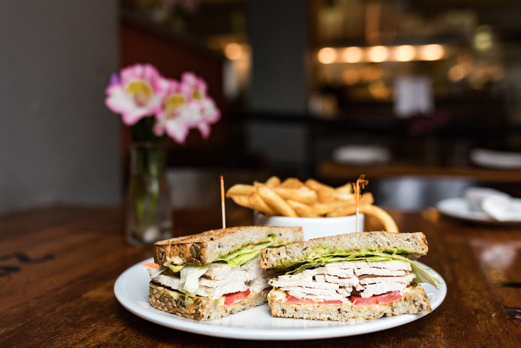 Carving Room Kitchen & Bar | restaurant | 300 Massachusetts Ave NW, Washington, DC 20001, USA | 2025252116 OR +1 202-525-2116