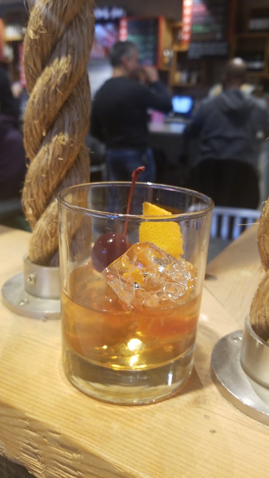 Red Star Bar | restaurant | 1 N Halsted St, Chicago, IL 60661, USA | 3122078400 OR +1 312-207-8400