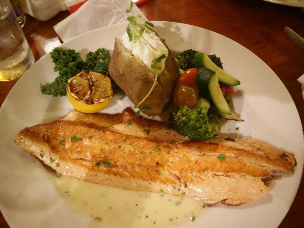 Molly & OJs Restaurant | restaurant | 875 Mariners Rd, Erieau, ON N0P 1N0, Canada | 5196768812 OR +1 519-676-8812