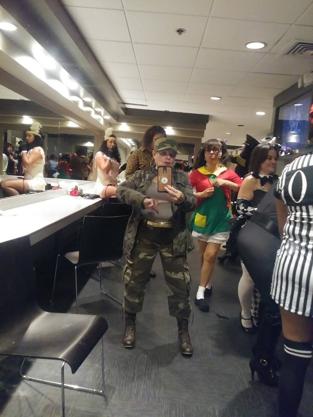 Vincents Nightclub | restaurant | 6 Billings St, Randolph, MA 02368, USA | 7819864000 OR +1 781-986-4000