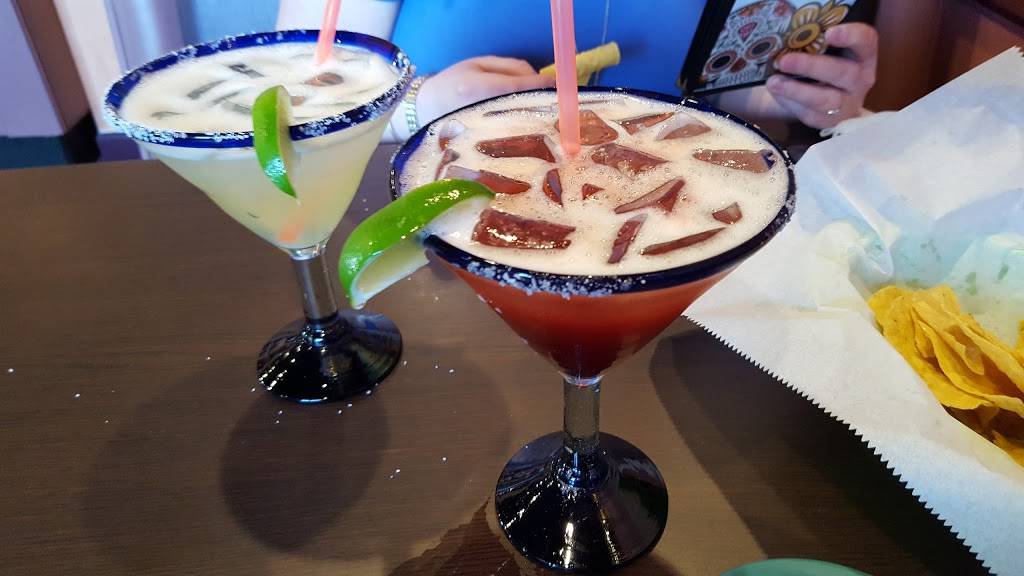 Tequilas Mexican Grill & Cantina | restaurant | 6 Vinal Square, North Chelmsford, MA 01863, USA | 9787105512 OR +1 978-710-5512