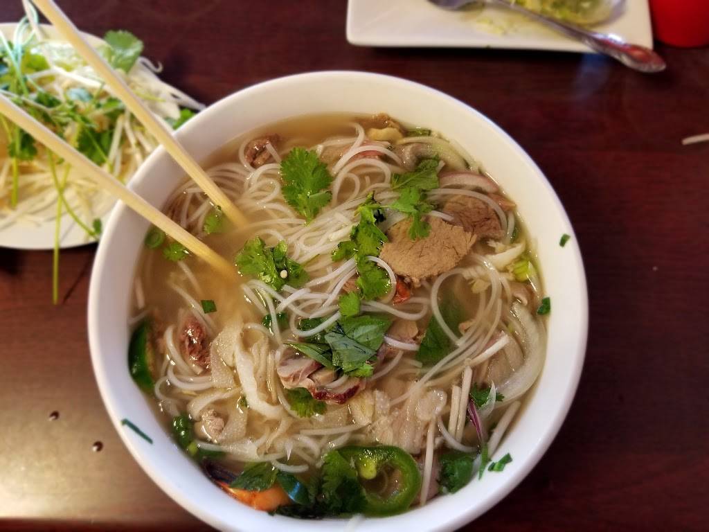 Pho Avina | restaurant | 4920 W Thunderbird Rd, Glendale, AZ 85306, USA | 6024392547 OR +1 602-439-2547