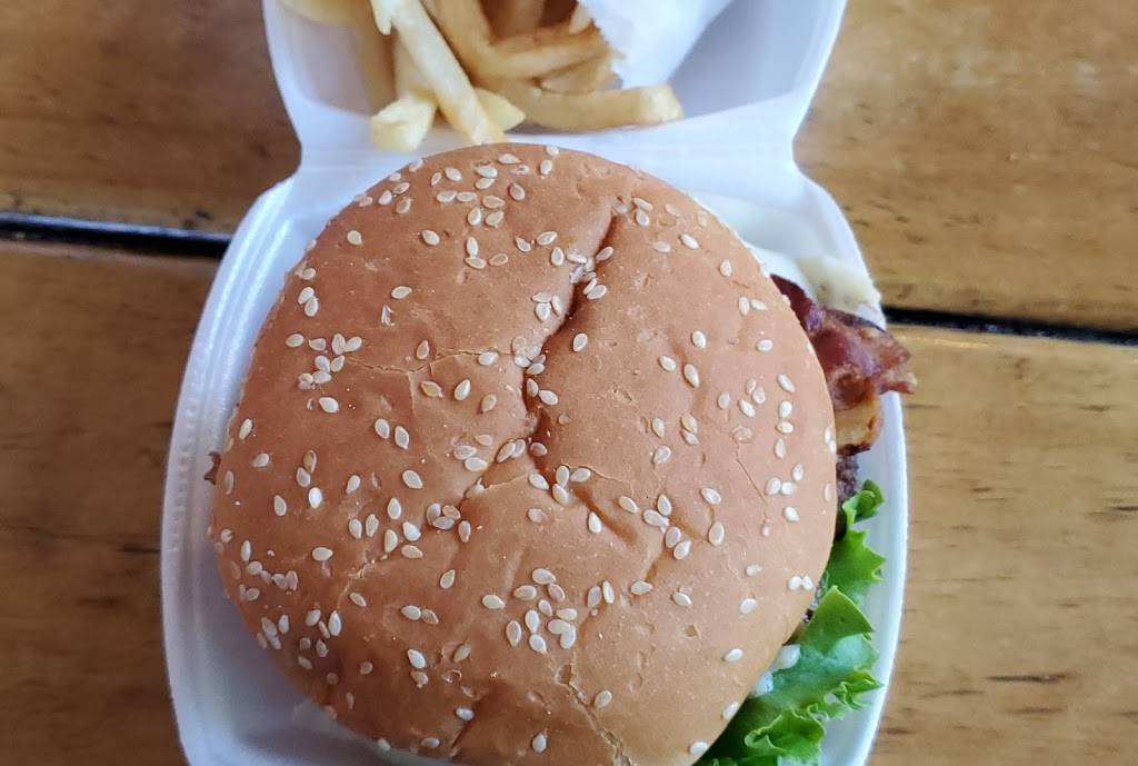 Albatross Drive-In | restaurant | 777 Main Rd, Washington, WI 54246, USA | 9208472203 OR +1 920-847-2203