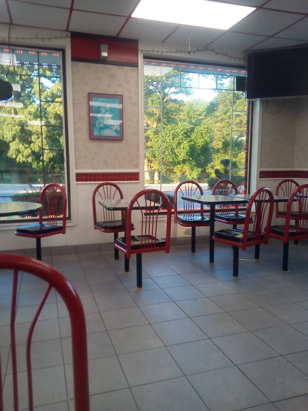 Hip Hop Fish & Chicken | restaurant | 3300 Reisterstown Rd, Baltimore, MD 21215, USA | 4104662727 OR +1 410-466-2727