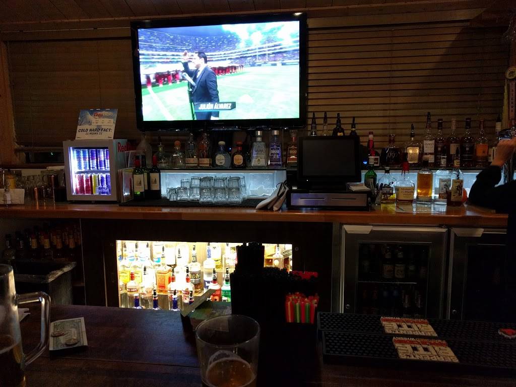 Quackers Fire Grill & Bar | restaurant | 968 East Ave, Chico, CA 95926, USA | 5308953825 OR +1 530-895-3825