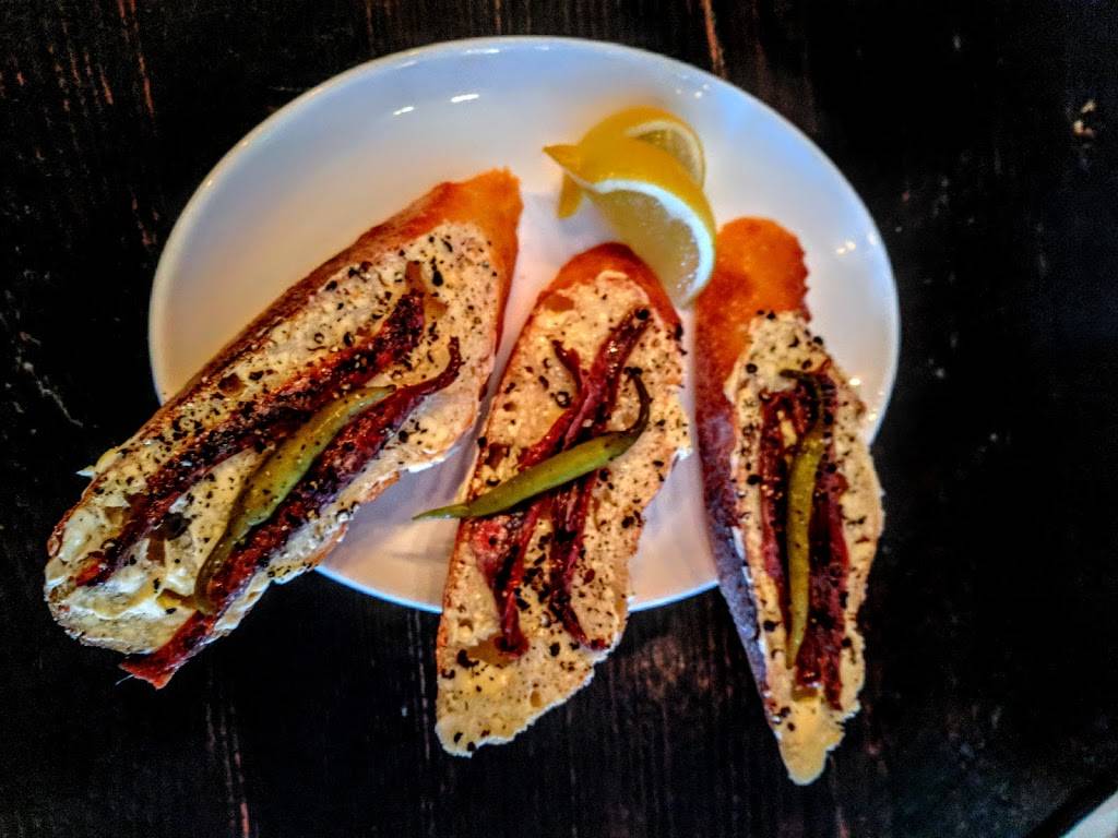 Dylans Oyster Cellar | restaurant | 3601 Chestnut Ave, Baltimore, MD 21211, USA | 4437596595 OR +1 443-759-6595