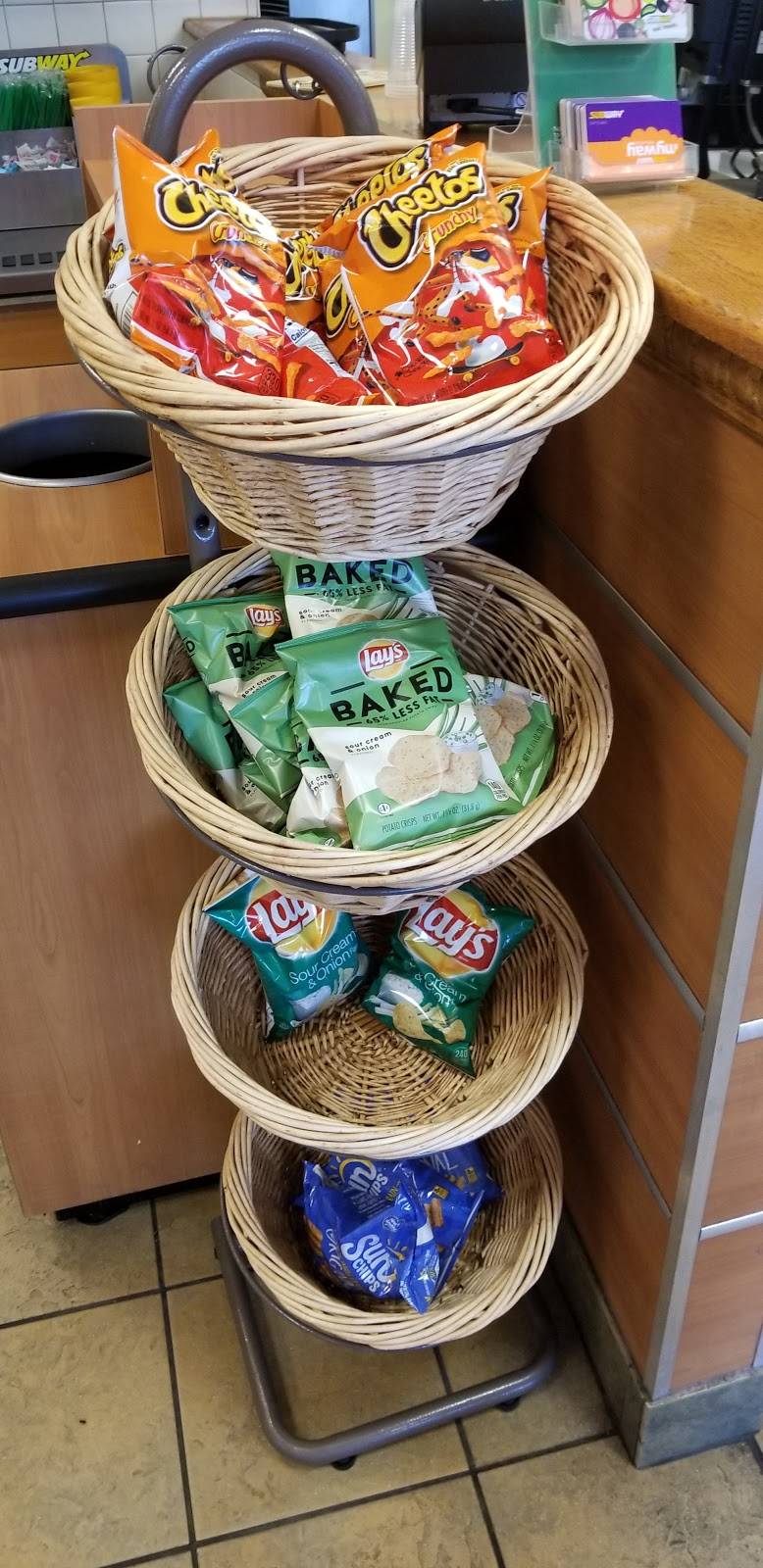 Subway | restaurant | 910 S Hampton Rd, Dallas, TX 75208, USA | 2149412211 OR +1 214-941-2211