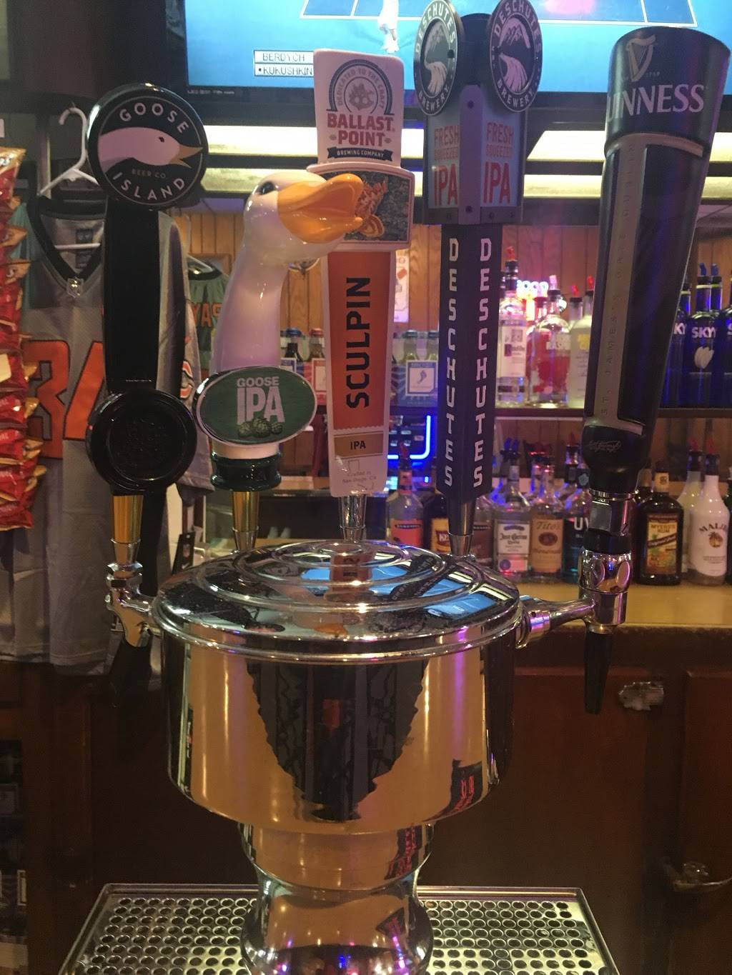 The Taproom | restaurant | 36 N Genesee St, Waukegan, IL 60085, USA | 8476622337 OR +1 847-662-2337