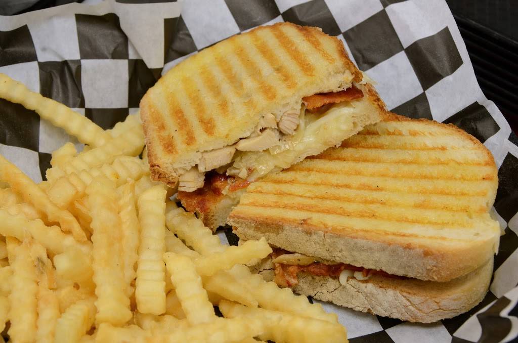 Brendas Frozen Custard | restaurant | 205 Wells St, Sandwich, IL 60548, USA | 8155702236 OR +1 815-570-2236