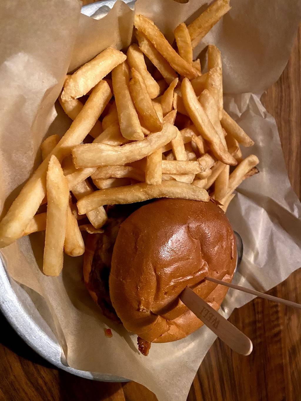 Lazy Dog Restaurant & Bar | restaurant | 7605 North Academy Boulevard Market At Chapel Hill, East, Colorado Springs, CO 80920, USA | 7194455851 OR +1 719-445-5851