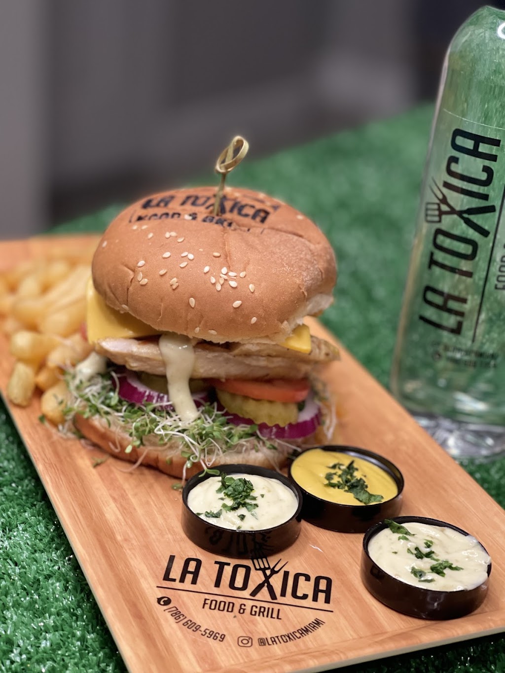 La tóxica food and grill | restaurant | 3195 NE 2nd Ave, Miami, FL 33137, USA | 7866095969 OR +1 786-609-5969