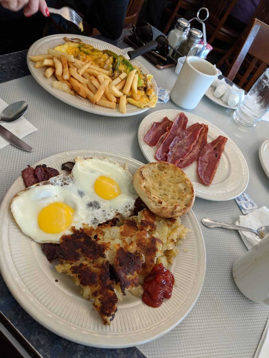 Valbrook Diner | restaurant | 160 E Merrick Rd, Valley Stream, NY 11580, USA | 5168720465 OR +1 516-872-0465