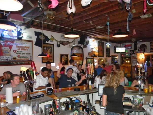 Effins Pub & Grill | restaurant | 6164 El Cajon Blvd, San Diego, CA 92115, USA | 6192299800 OR +1 619-229-9800