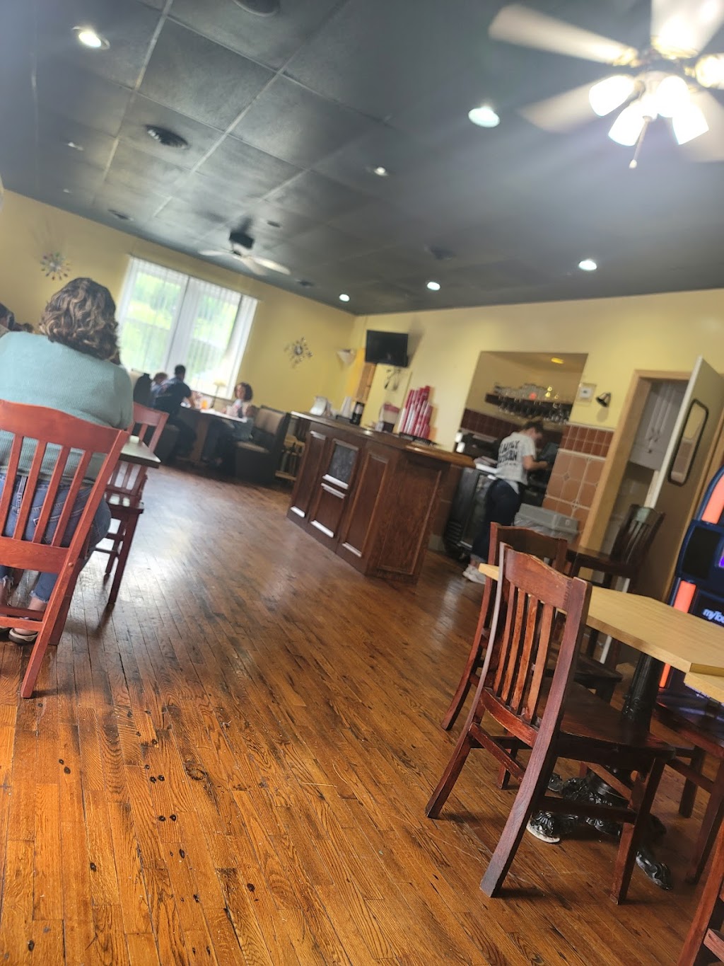 Tammies Place | restaurant | 19857 Main St, Buchanan, VA 24066, USA | 5402548048 OR +1 540-254-8048