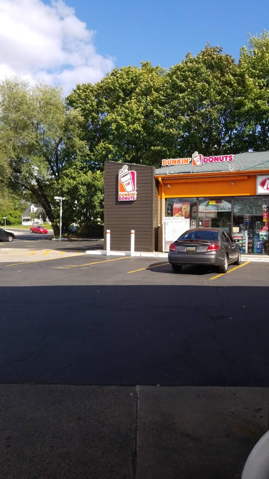 Dunkin | cafe | 598 N York Rd, Hatboro, PA 19040, USA | 2156753200 OR +1 215-675-3200
