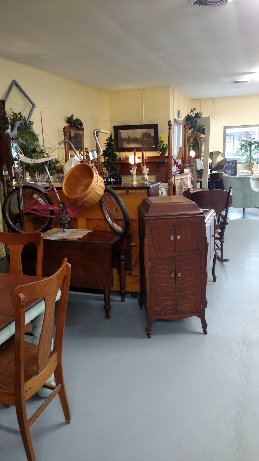 St Paul Tavern | restaurant | 103 N Webster St, St Paul, IN 47272, USA | 7655259502 OR +1 765-525-9502